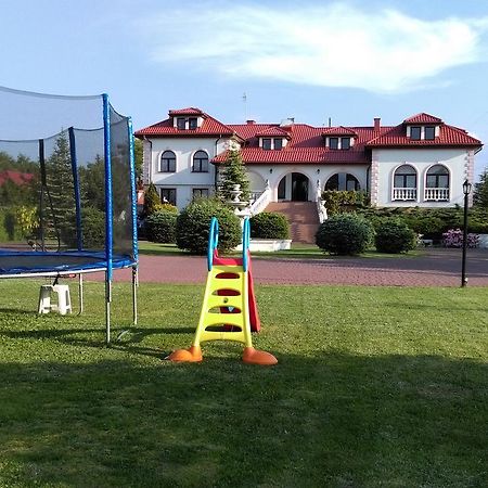 Hotel Pod Lwami Błonie Esterno foto